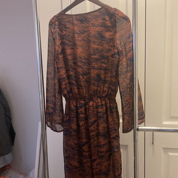 MAAC London Barican Printed Long Sheer Sleeve Jumpsuit. Rust Brown/Navy. Size XS - Picture 4 of 7
